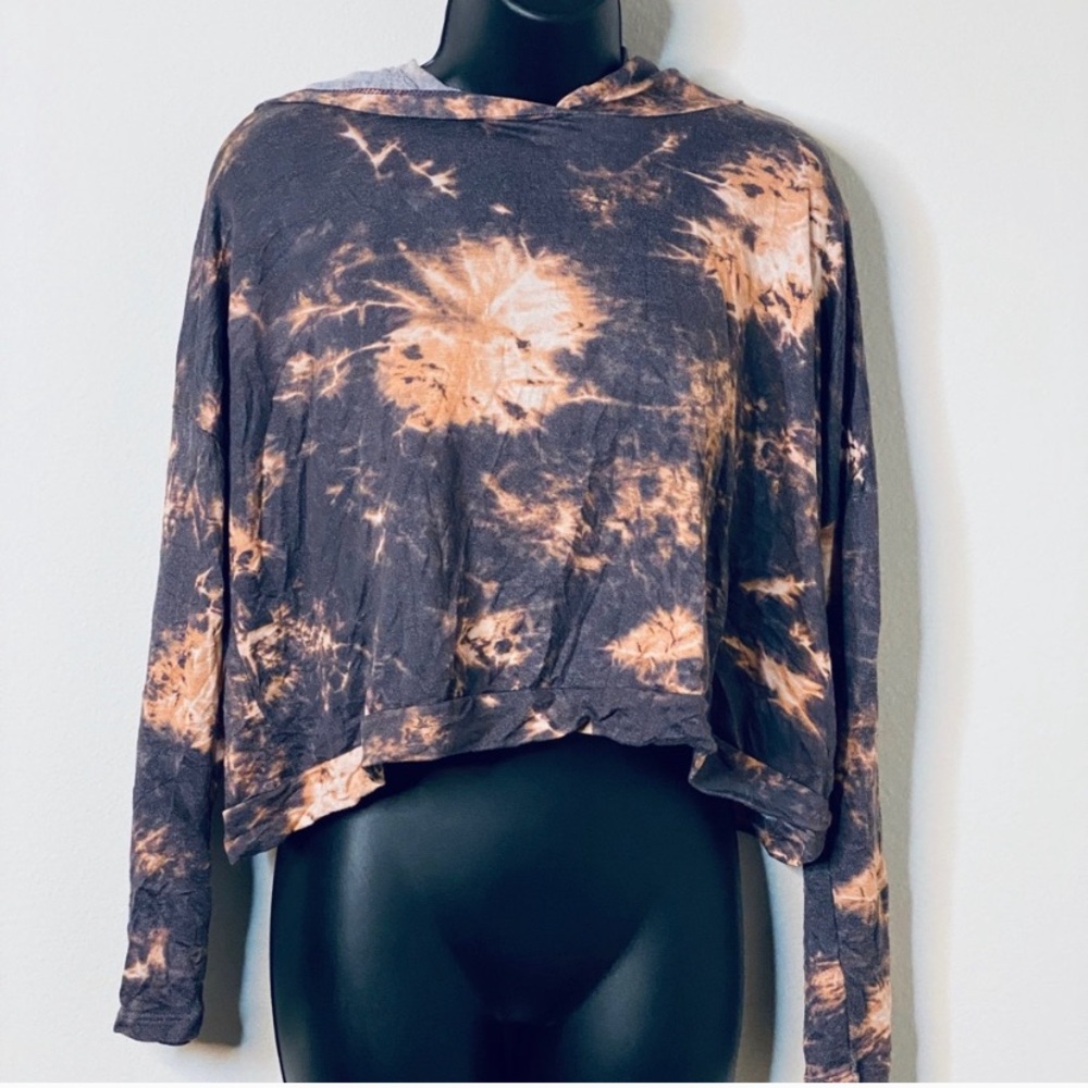 Earthbound crop top long sleeve. Tye dye